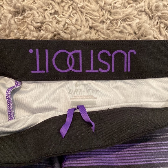 Nike Dri-Fit leggings - Picture 2 of 4